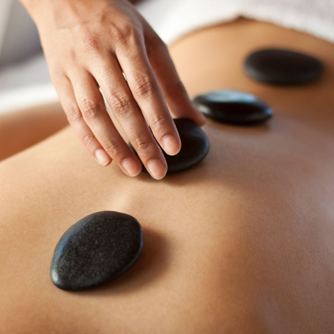 Massagem com Pedras Quentes